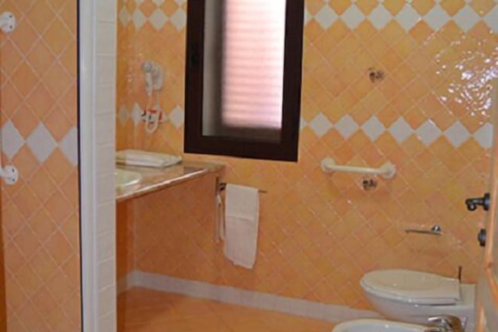 Room 14 of 24