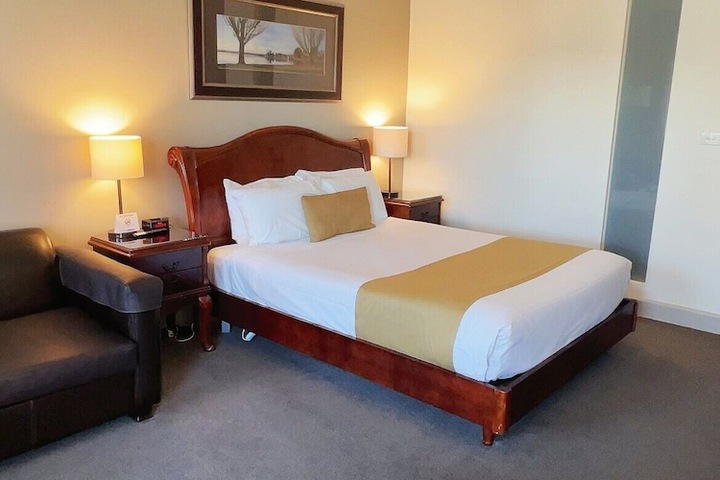 Room 8 of 27