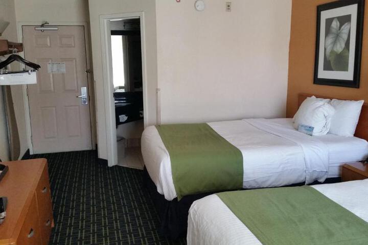 Double Accessible King Size Bed (8 of 8)