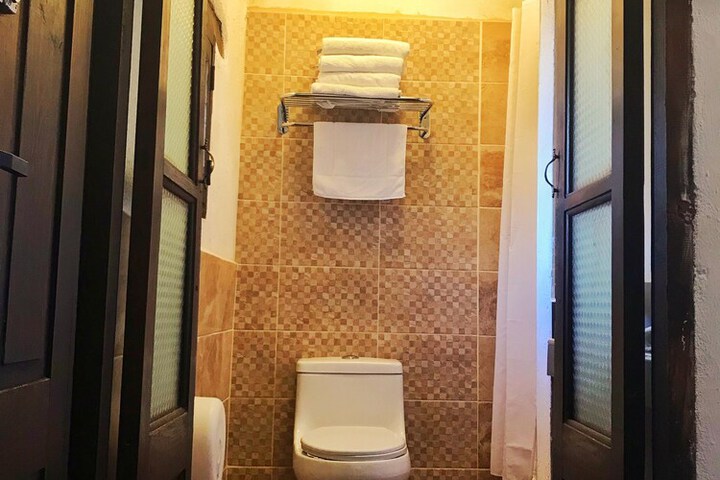 Room 6 of 44
