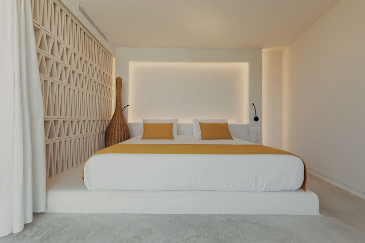 Room 8 of 85