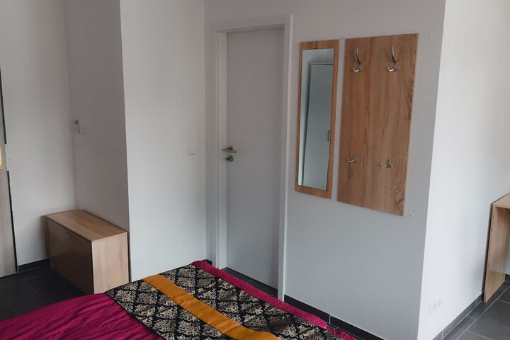 Room 10 of 46