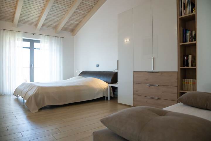 Room 3 of 41