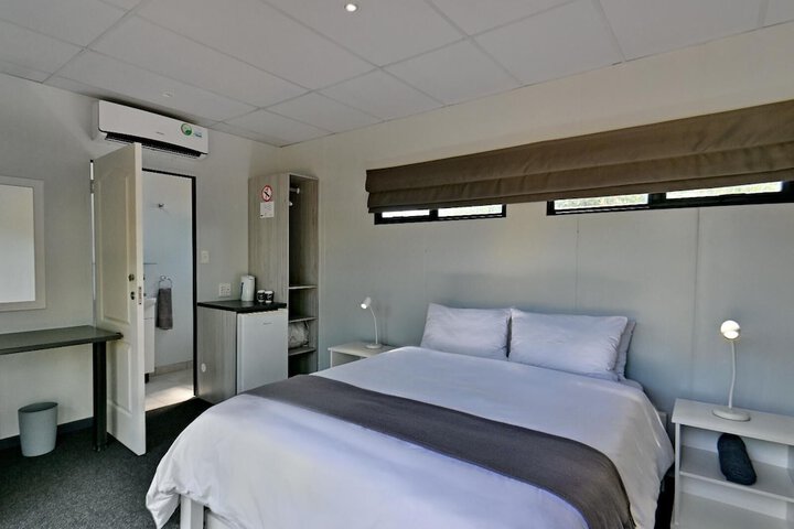 Room 6 of 32