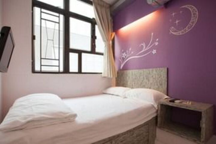 Room 48 of 93