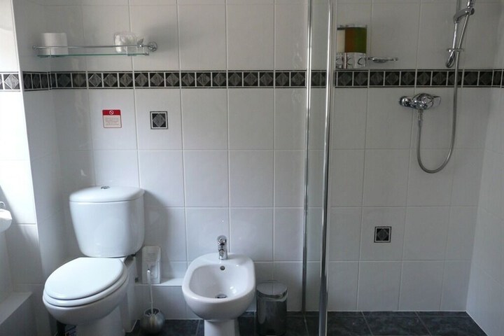Room 11 of 43