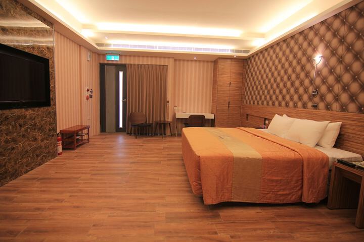 Room 4 of 56