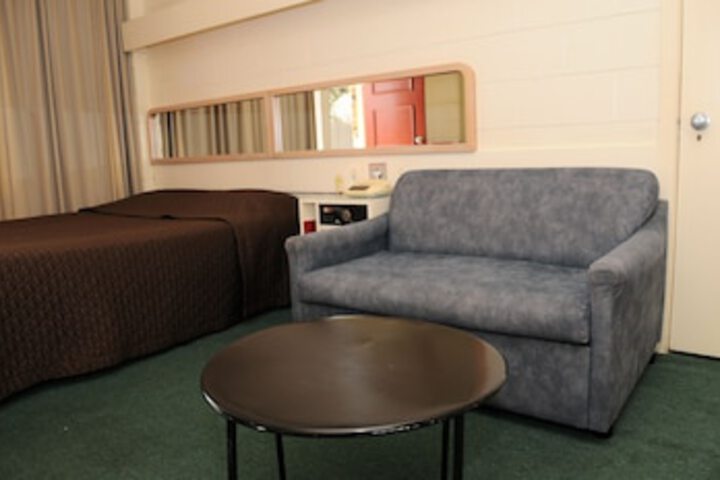 Room 13 of 66