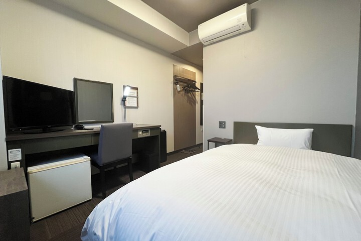 Room 8 of 19