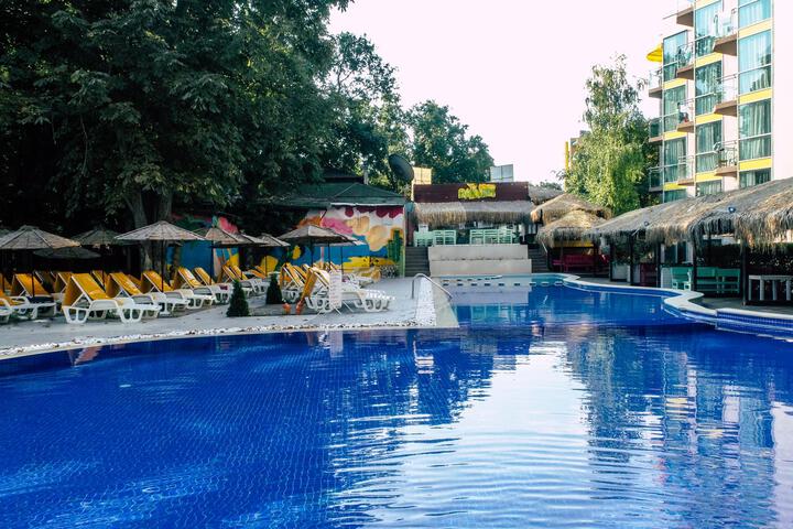 Pool 16 of 28