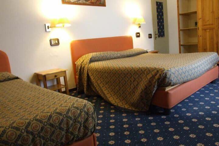 Room 5 of 37