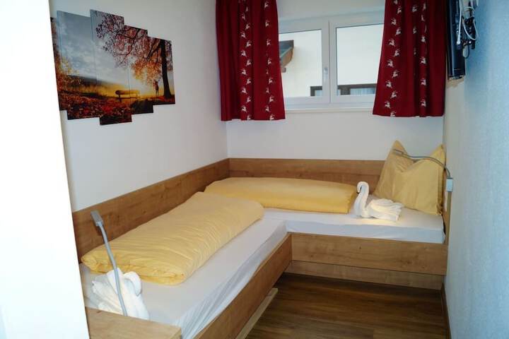Room 4 of 97