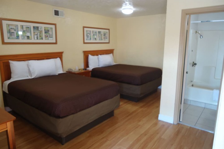 Room 9 of 36