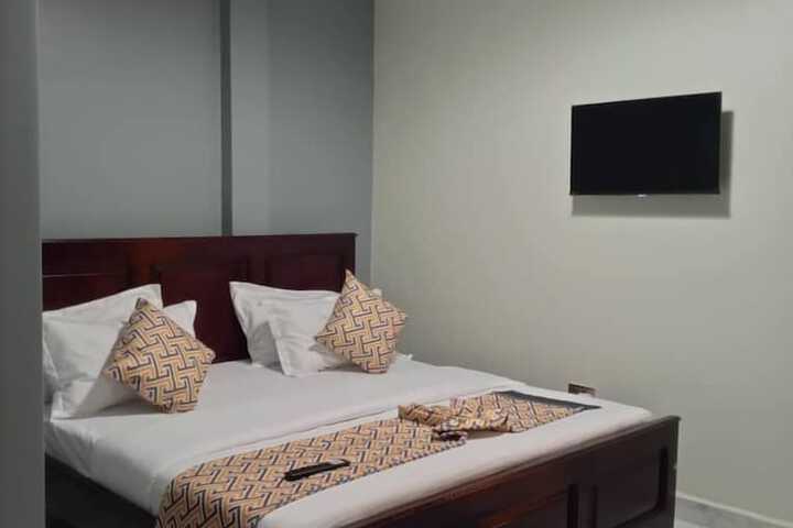 Room 11 of 13