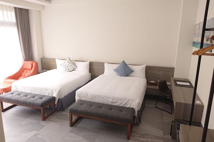 Room 11 of 25