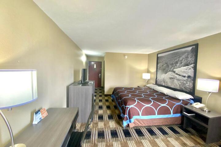 1 King Bed (7 of 14)