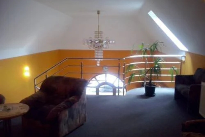 Room 2 of 5
