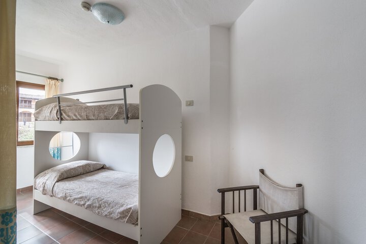 Room 10 of 48