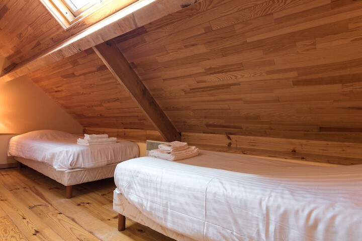 Room 4 of 89