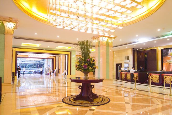 Entrance & Lobby