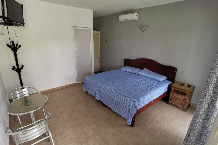 Room 6 of 13