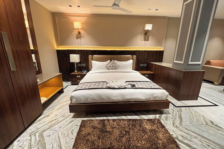 Room 7 of 14