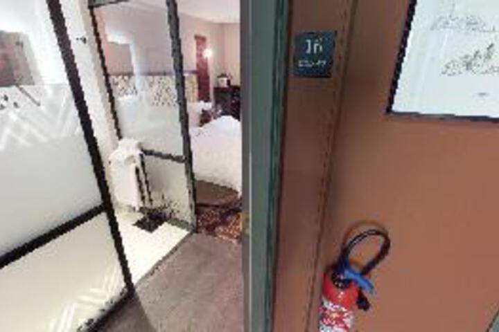 Room 32 of 35