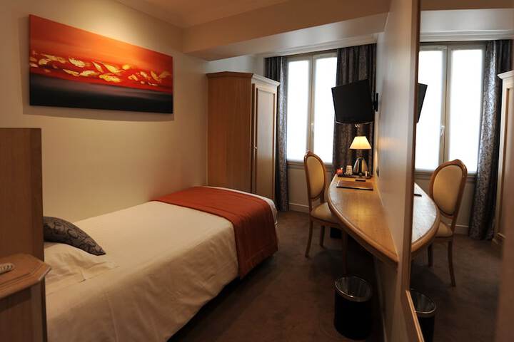 Room 25 of 86