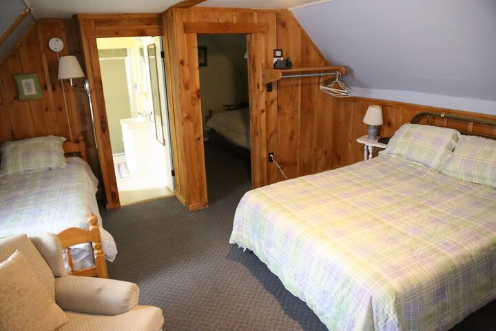 Room 43 of 165