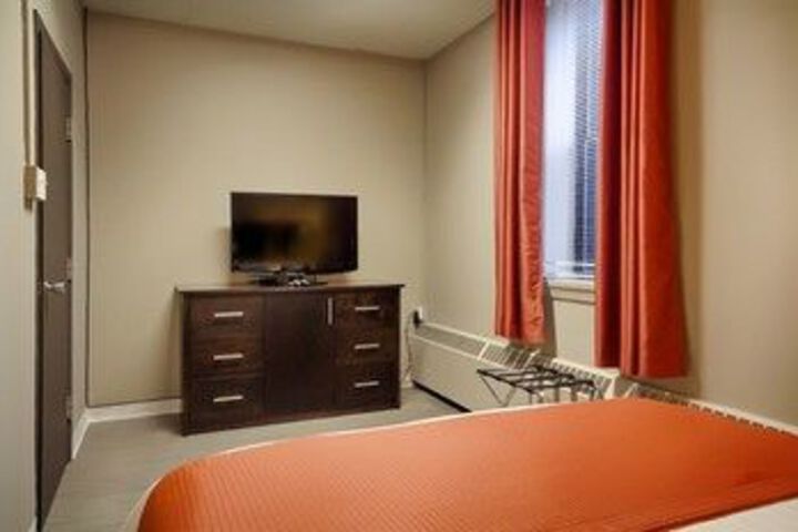 Room 7 of 24