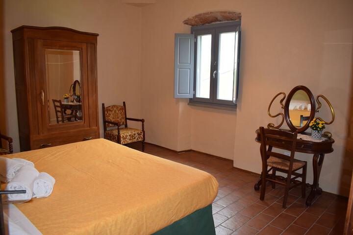 Room 3 of 42