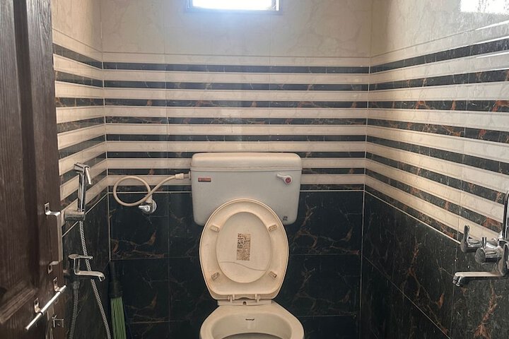 Room 4 of 10