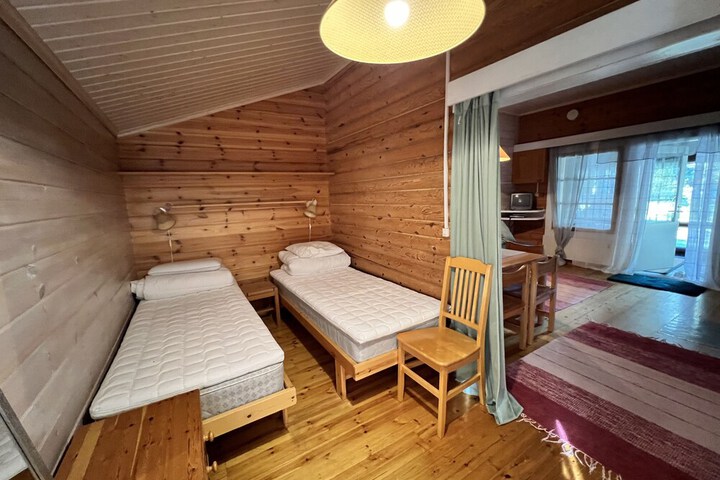 Room 34 of 185