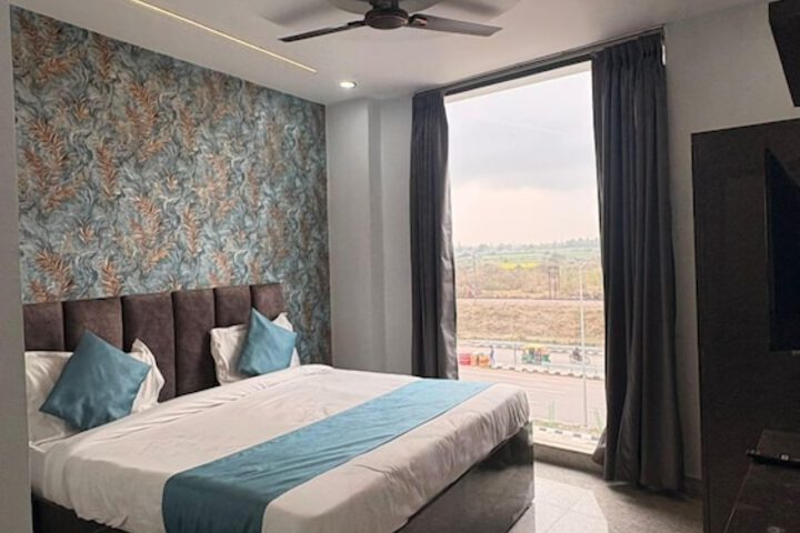 Room 28 of 42
