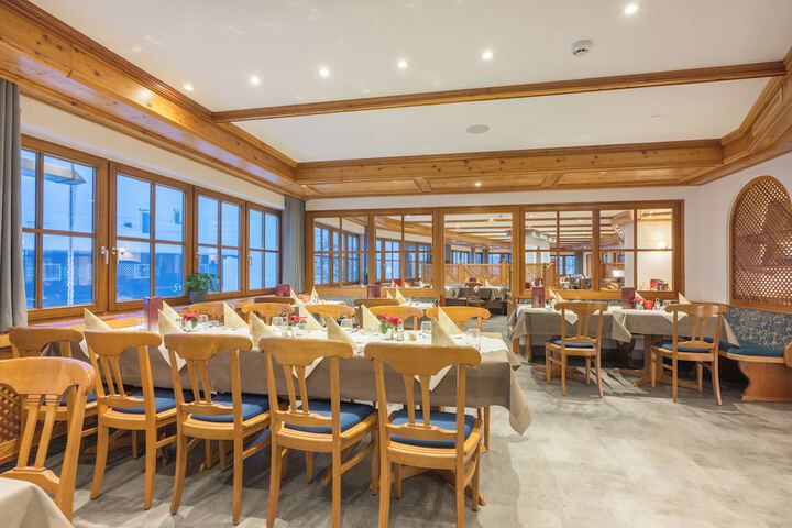 Dining 40 of 83
