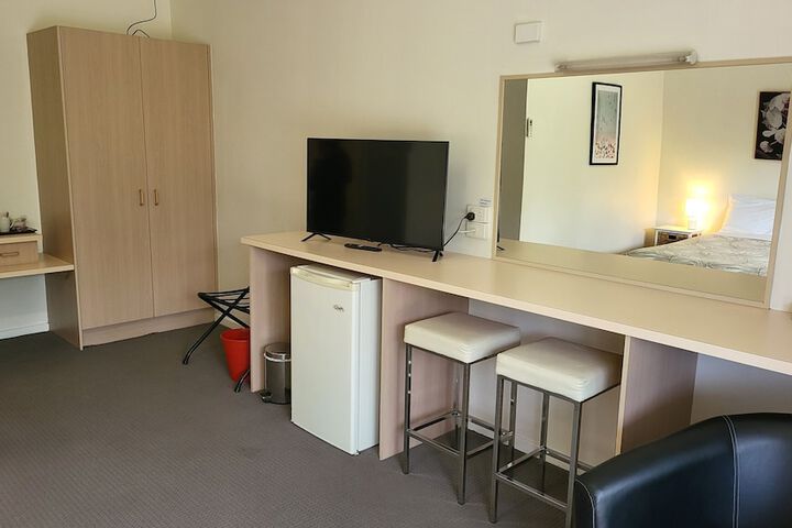 Room 4 of 30
