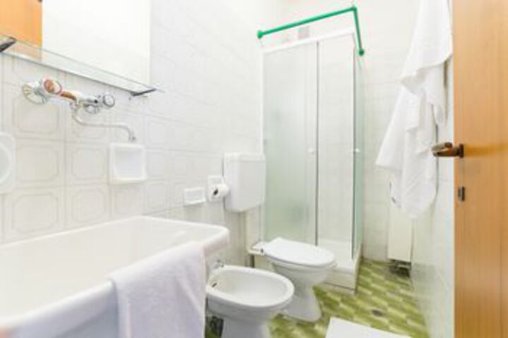 Room 4 of 26