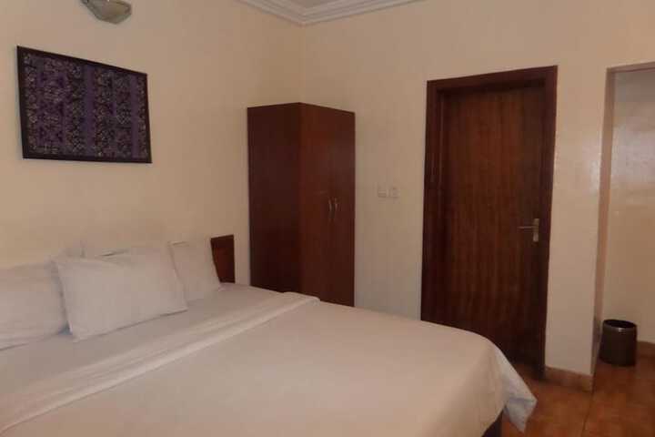 Room 9 of 29