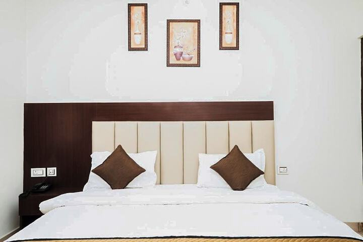 Room 25 of 53