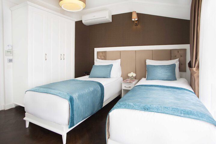 Room 9 of 46