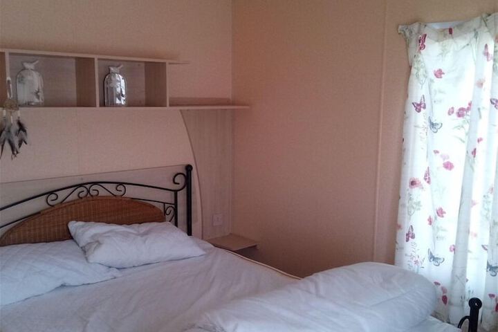 Room 2 of 8