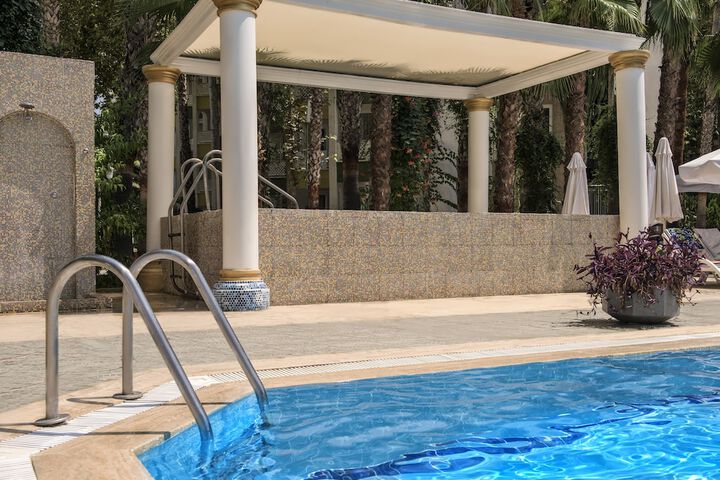 Pool 30 of 138