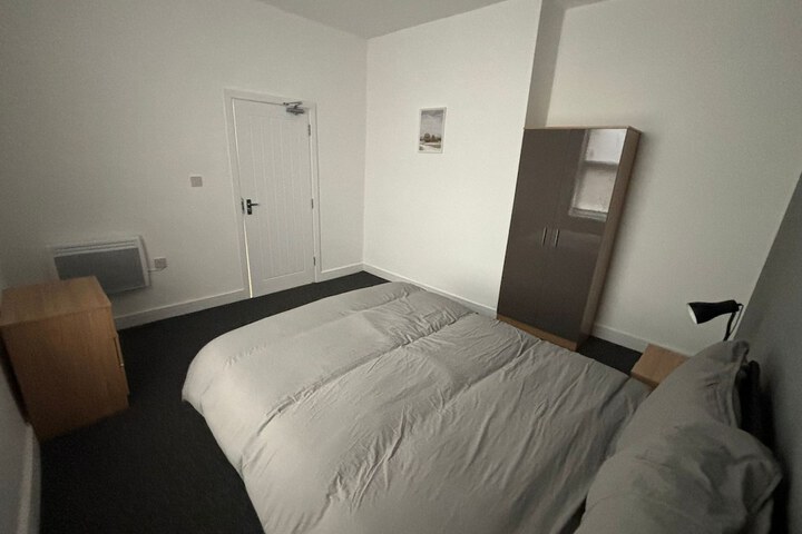 Room 28 of 93
