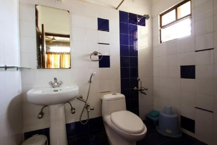 Room 9 of 18