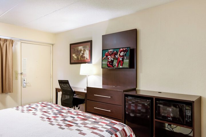 Standard King Bed Accessible (14 of 22)