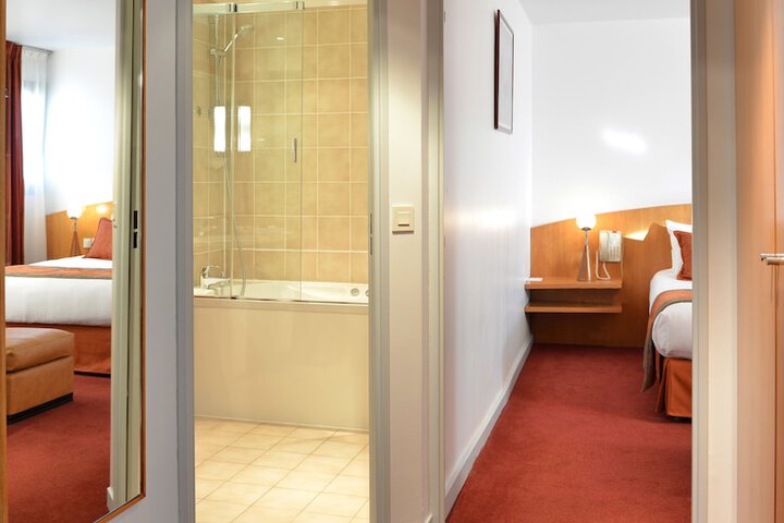 Room 16 of 62