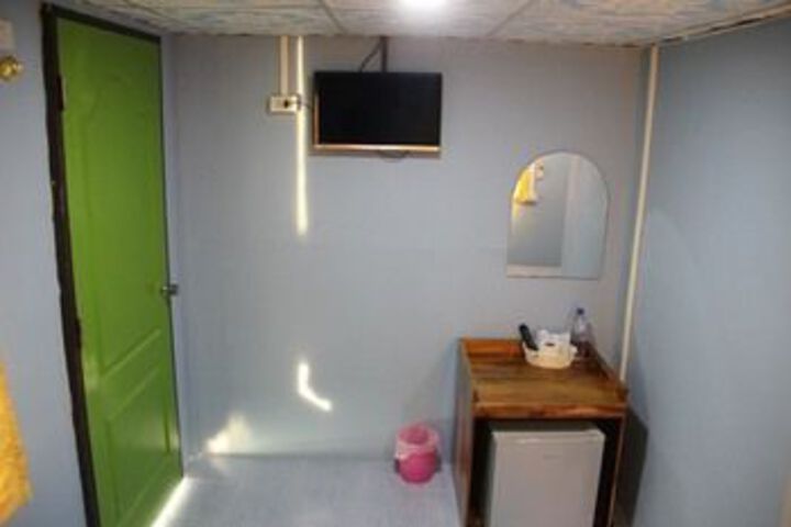Room 9 of 21