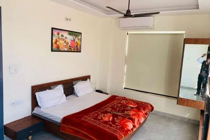 Room 2 of 8