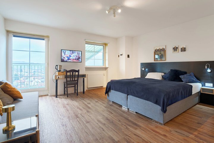 Room 15 of 33