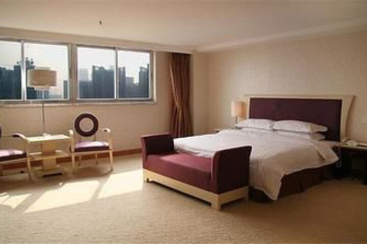 Room 6 of 16